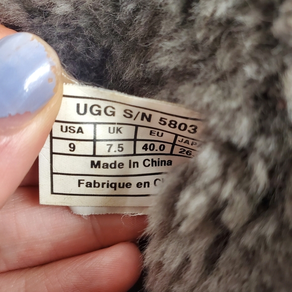 UGG grey Bailey button boots size 9 - Picture 7 of 8